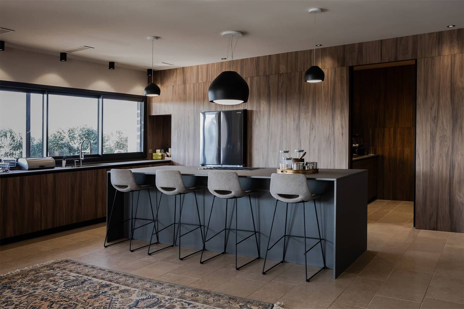 Cuisine italienne de luxe, équipée et réalisé entièrement sur mesure à Bandol dans le VAR 83