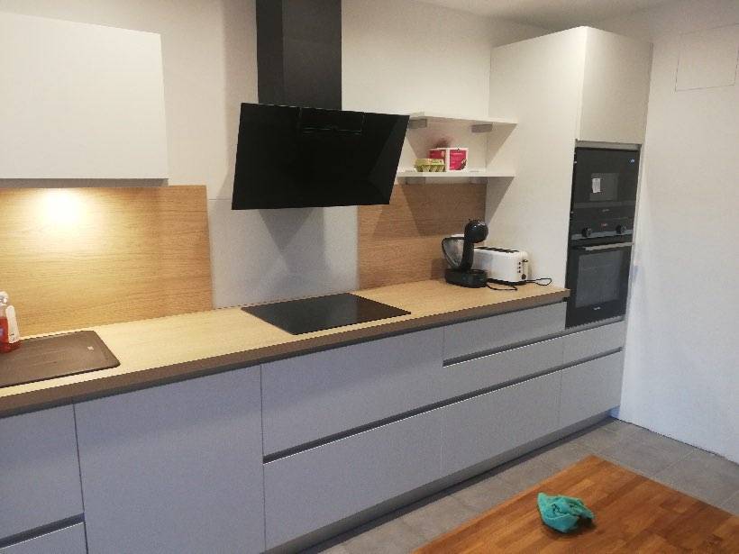 Etude et réalisation de Cuisines équipées modernes par notre équipe proche de Bandol