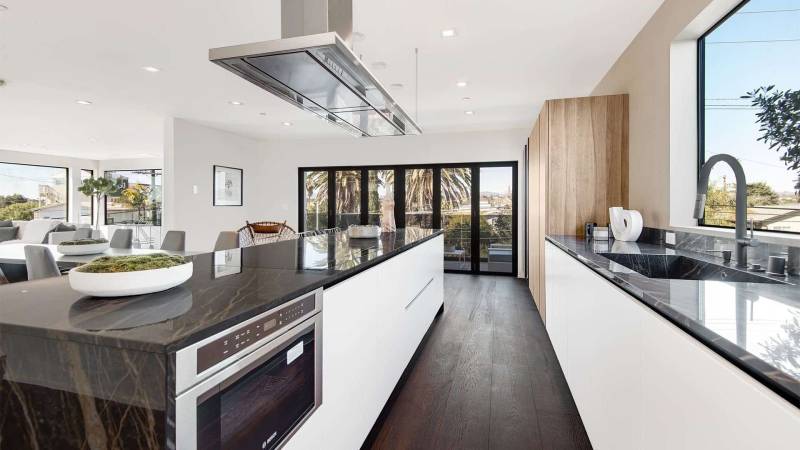 Belle Cuisine italienne réalisée sur mesure et tout équipée dans le Var à Bandol