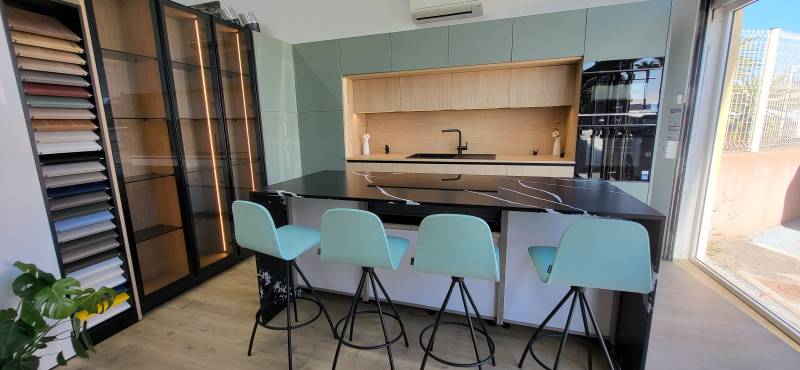 Photo d'une installation de cuisine italienne sur mesure à St Cyr sur Mer dans le Var