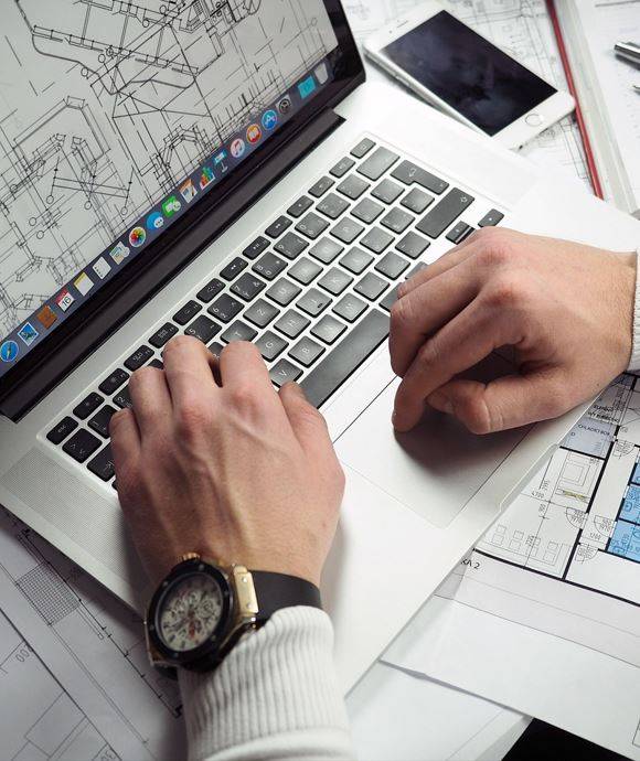 Conception sur mesure d'une cuisine équipée en U avec installation sur mesure à Saint Cyr sur Mer dans le 83