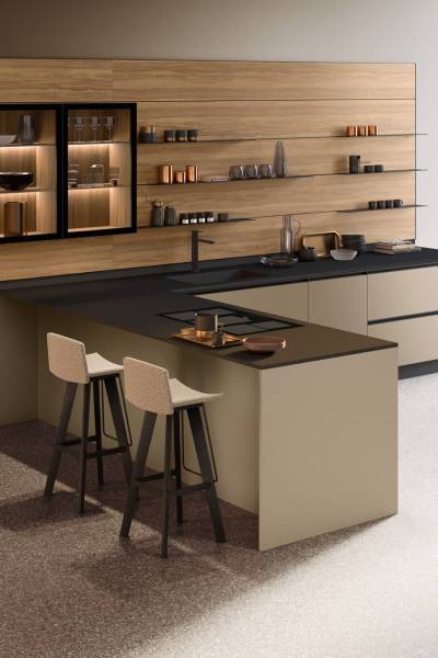 Conception et installation sur mesure d'une cuisine moderne bois et laque à Bandol dans le 83