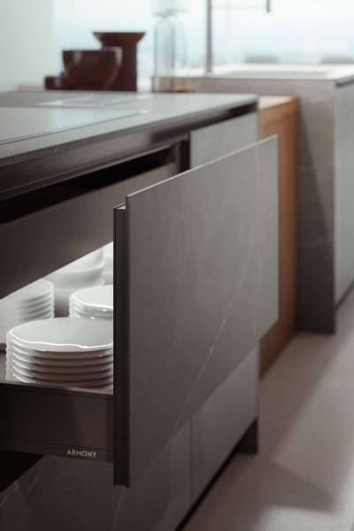 Modèle de cuisine design avec conception et installation sur mesure à Bandol dans le Var