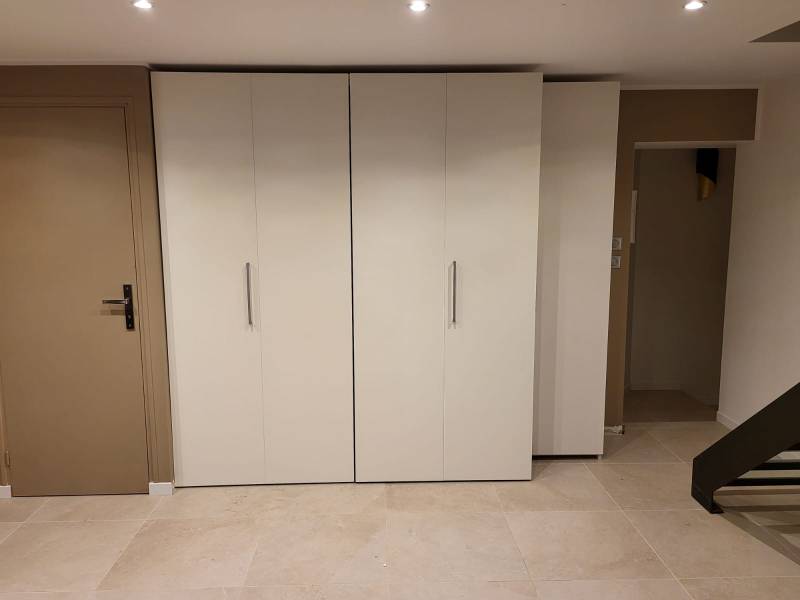 Exemple de modèle de petite cuisine escamotable réalisée à Bandol dans le Var