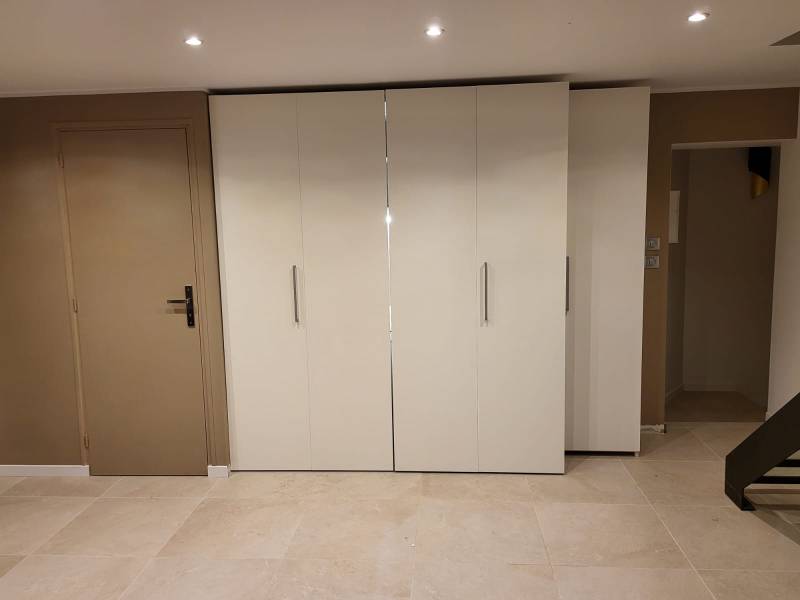 Modèle de cuisine équipée escamotable pour petit appartement à Bandol dans le Var